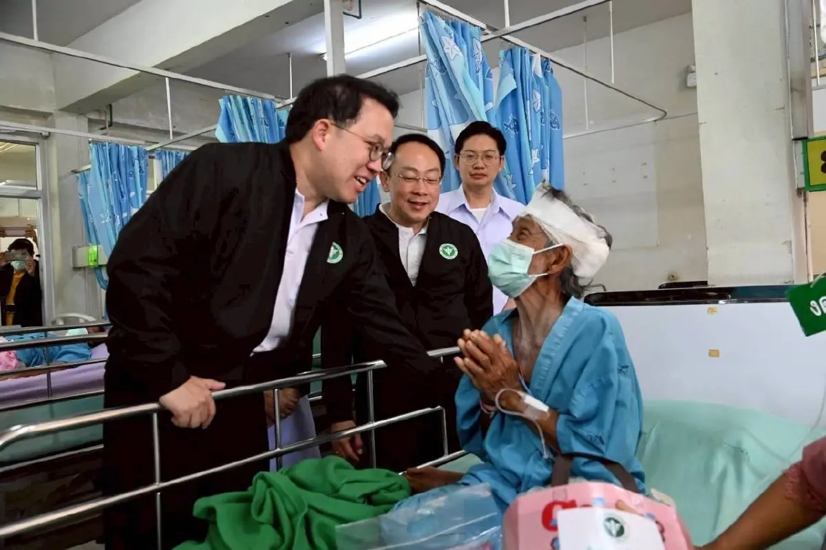 'รมว.สธ.' ห่วงคนชายแดนไทย-กัมพูชา มอบวัคซีนกันโรค-เสนอสร้างบังเกอร์