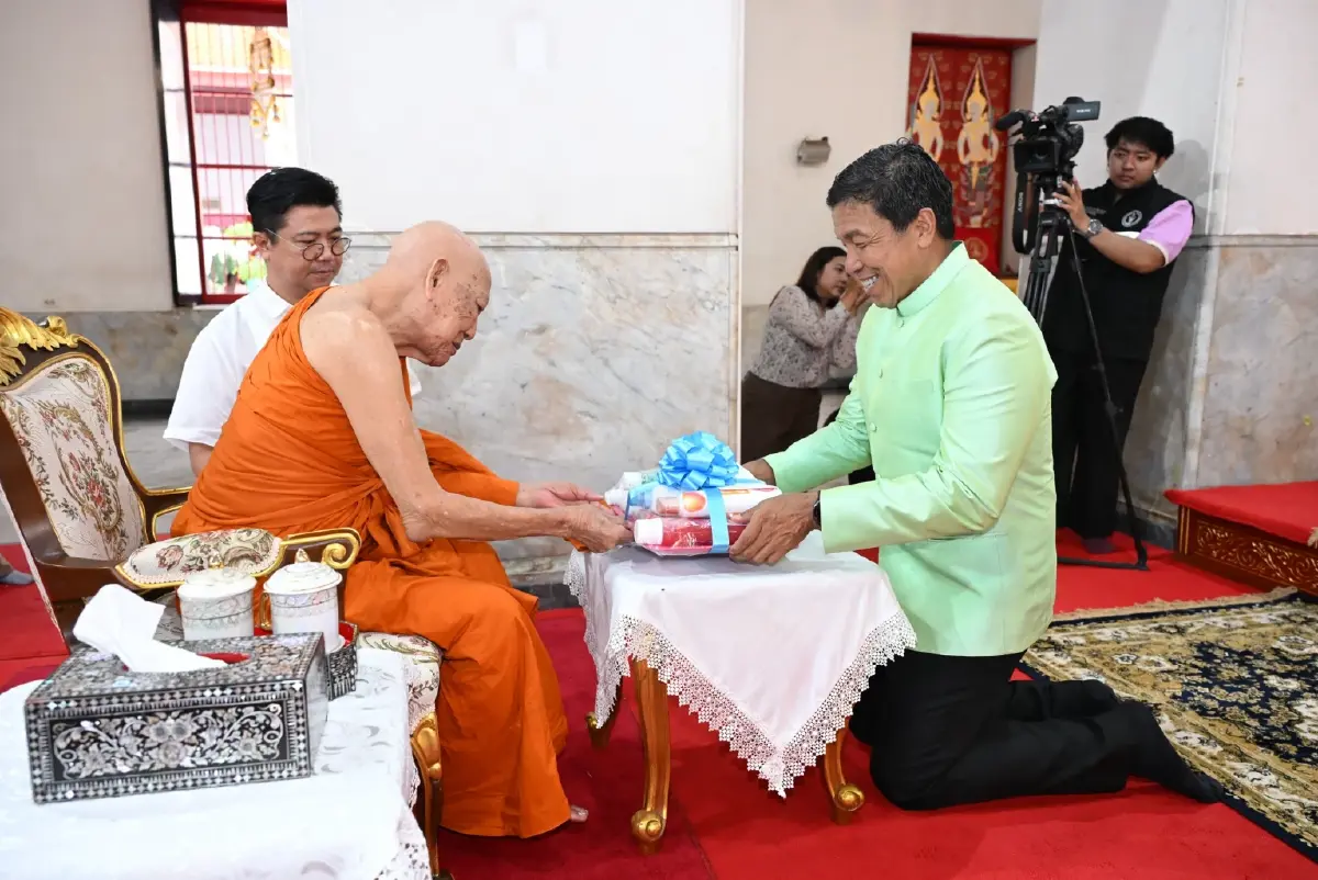 ออกพรรษา 2568 ผู้ว่าฯ ชัชชาติ นำทัพศรัทธา ตักบาตรเทโวโรหณะ 69 รูป