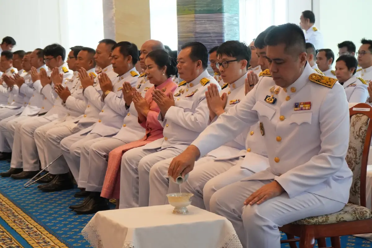 วันปิยมหาราช ทำบุญตักบาตรถวายเป็นพระราชกุศล