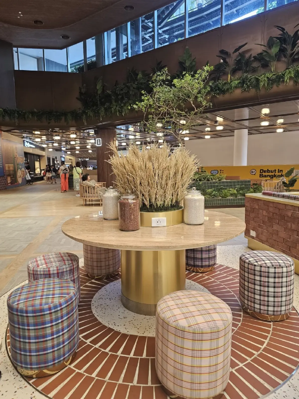 ‘ขนมไทยร่วมสมัย’ ที่ ร้านข้าวนม (KAO NOM) โดย เชฟเดช คิ้วคชา