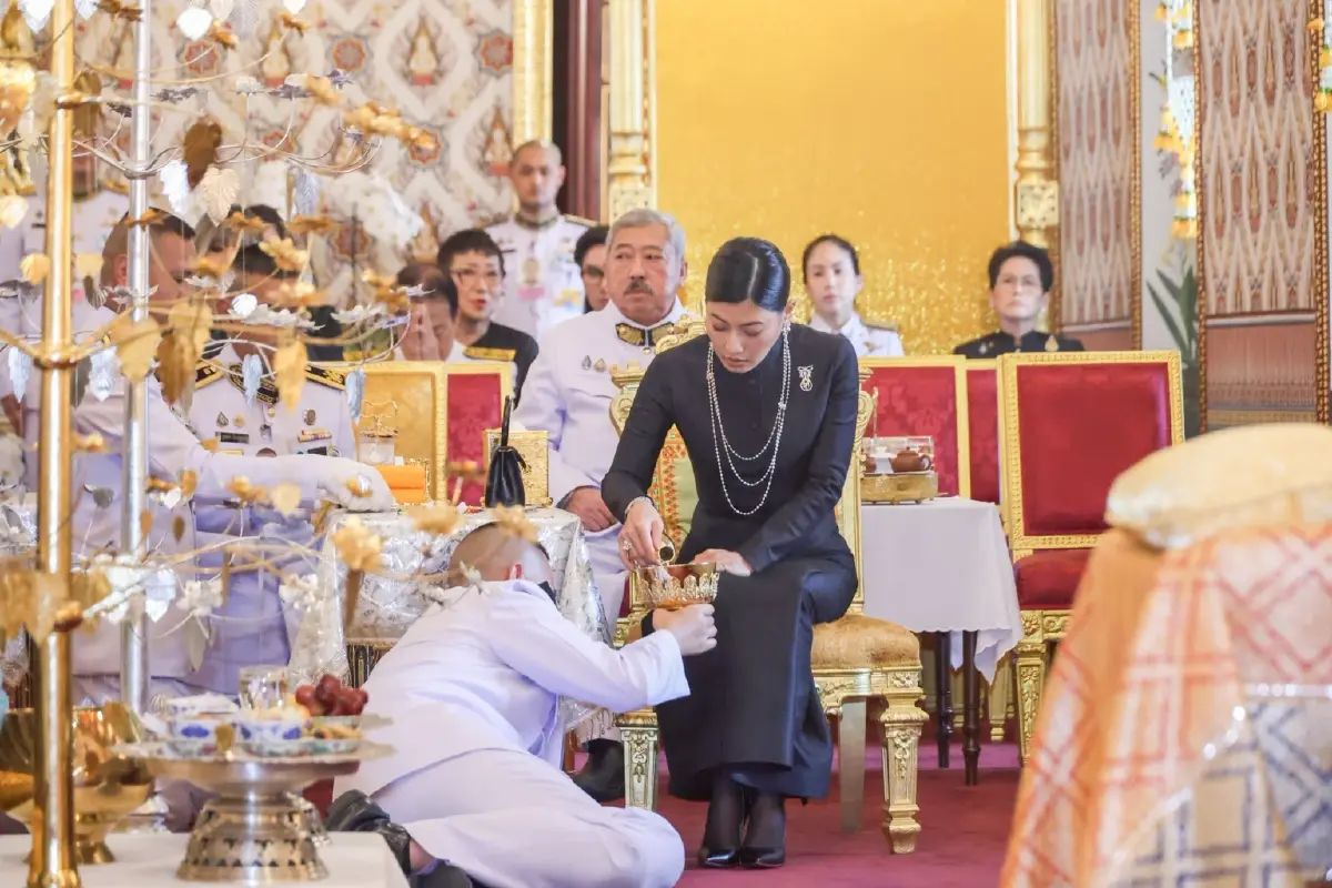 ในหลวง พระราชินี ทรงบำเพ็ญพระราชกุศลสัตตมวาร 7 วัน ถวายพระบรมศพ พระพันปีหลวง