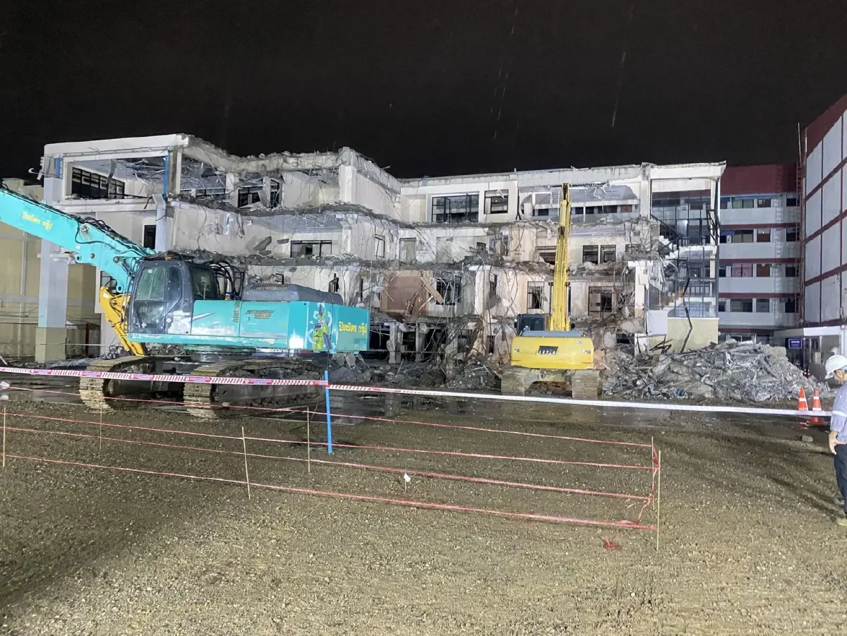 อนุทิน บุกตรวจถนนสามเสนทรุด ลงเดินได้ ย้ำต้องปลอดภัย ก่อนเปิดใช้