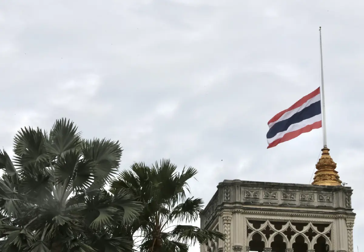 ทำเนียบรัฐบาล ลดธงครึ่งเสา น้อมอาลัย พระพันปีหลวง สวรรคต