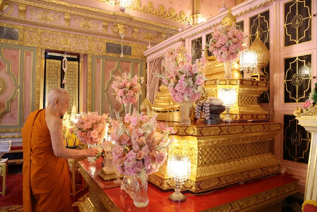 สมเด็จพระสังฆราช บำเพ็ญพระกุศลทรงสังฆทานอุทิศถวาย พระพันปีหลวง