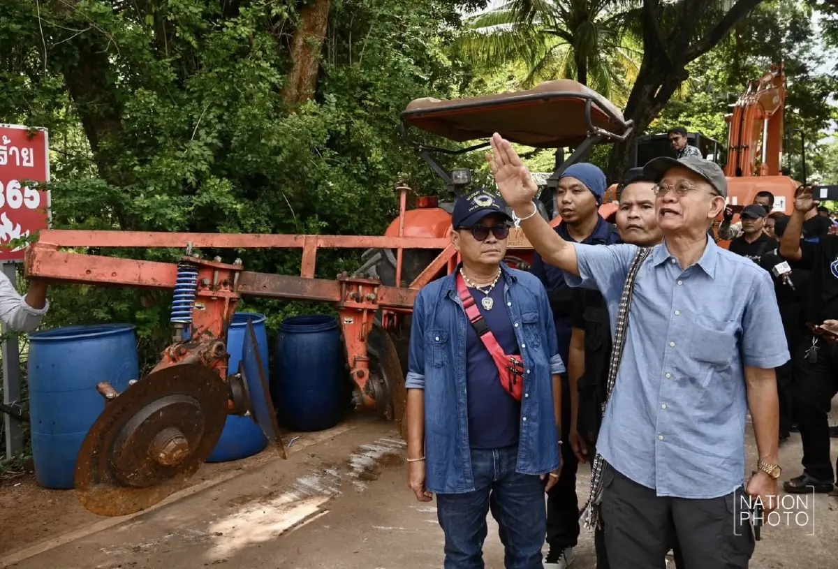 'วีระ' นำทีมเครื่องจักรเข้าพื้นที่ 'บ้านหนองจาน' ตำรวจตรึงกำลัง