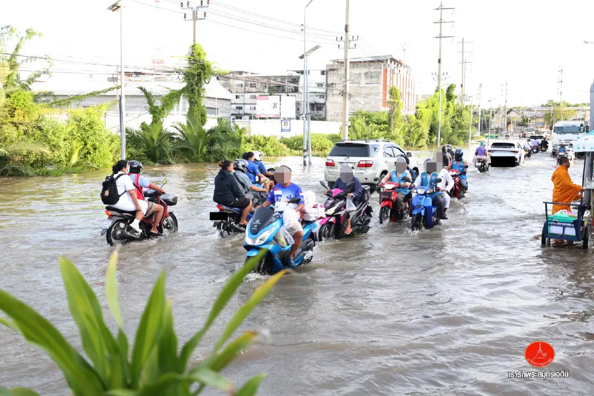 เฝ้าระวัง 'น้ำทะเลหนุนสูง' แม่น้ำเจ้าพระยาสูงมาก ล้นทางเดินแล้ว