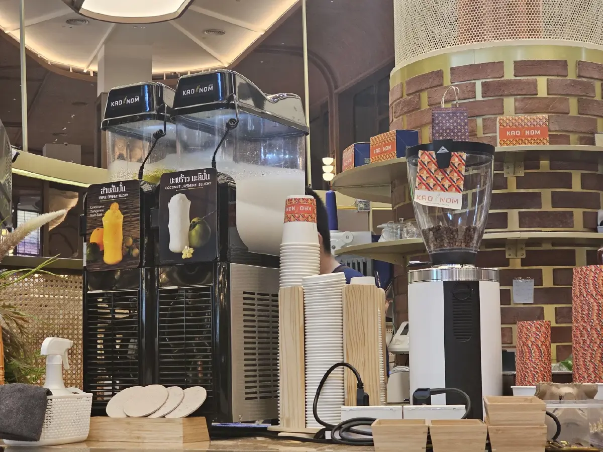 ‘ขนมไทยร่วมสมัย’ ที่ ร้านข้าวนม (KAO NOM) โดย เชฟเดช คิ้วคชา