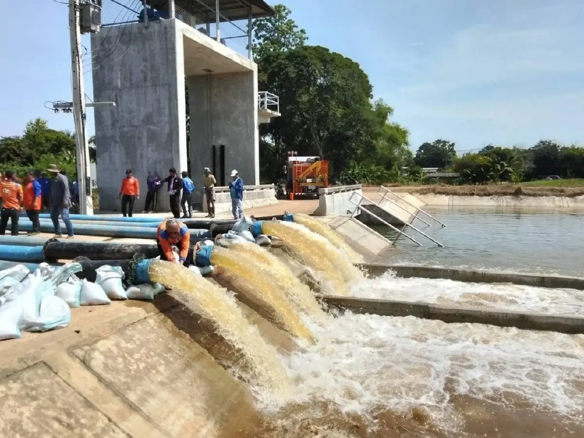 ปภ. อัปเดต น้ำท่วม 15 จว. อิทธิพล พายุเฟิงเฉิน กระทบ อีสาน-ใต้ ฝนตกหนัก