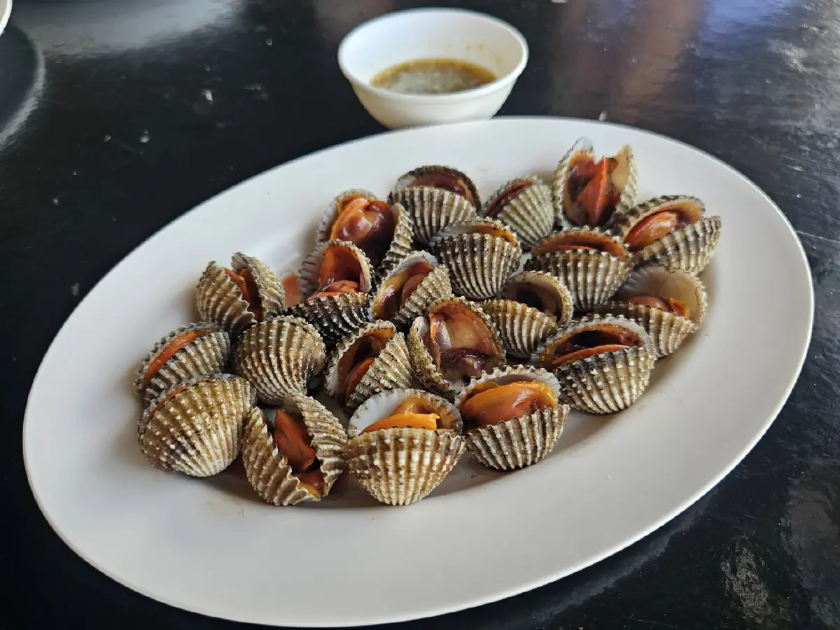 ‘ร้านเจ๊ปู แสมสาร’ อาหารทะเลสดและแซ่บ อร่อย ไม่ผิดหวัง