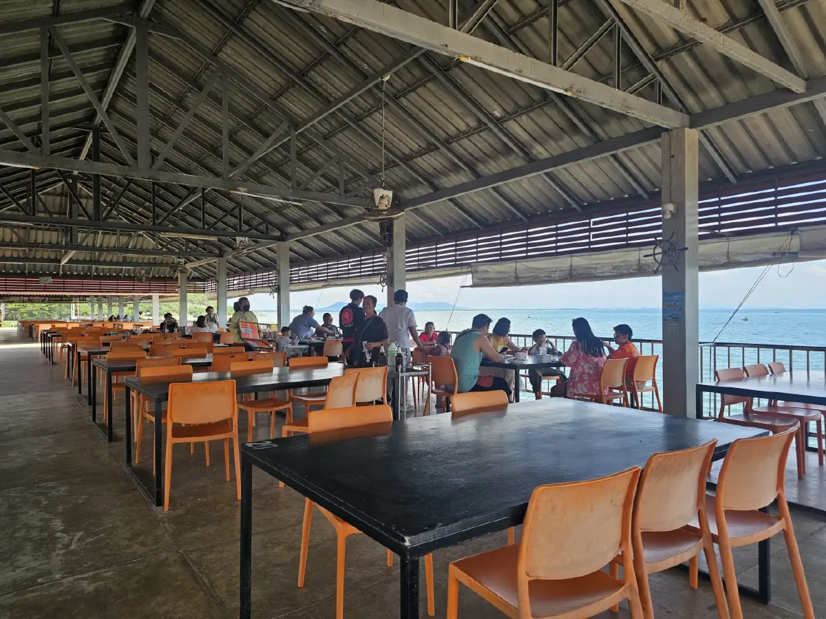 ‘ร้านเจ๊ปู แสมสาร’ อาหารทะเลสดและแซ่บ อร่อย ไม่ผิดหวัง