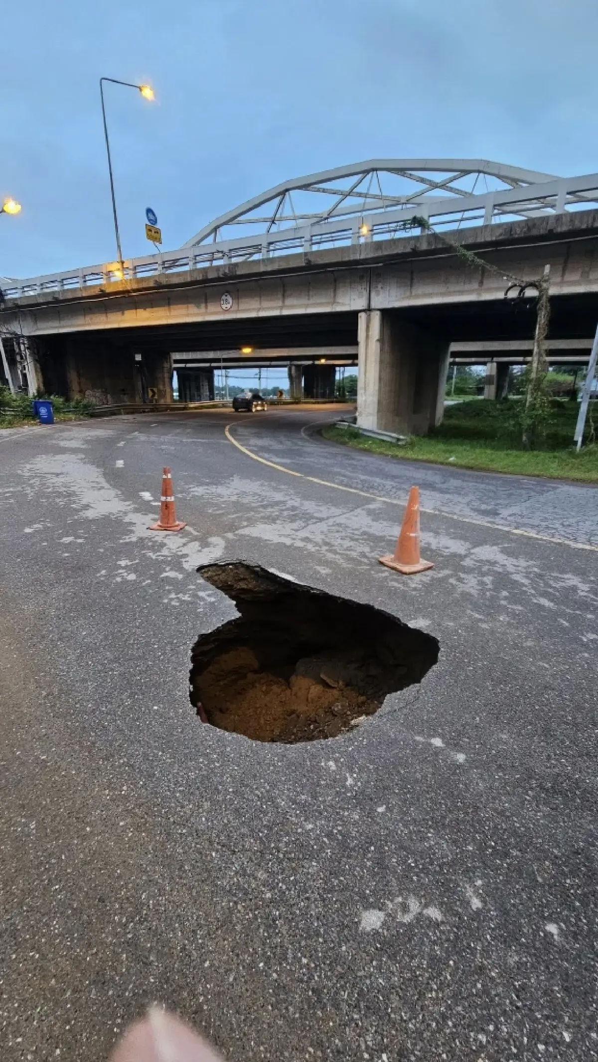 คืบหน้า ถนนยุบตัว นครสวรรค์ ผู้ใช้ทางระวัง ยูเทิร์นใต้สะพานเดชา