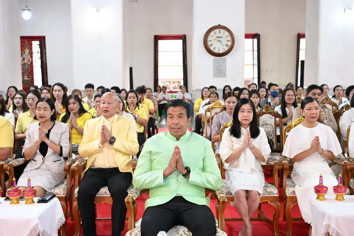 ออกพรรษา 2568 ผู้ว่าฯ ชัชชาติ นำทัพศรัทธา ตักบาตรเทโวโรหณะ 69 รูป