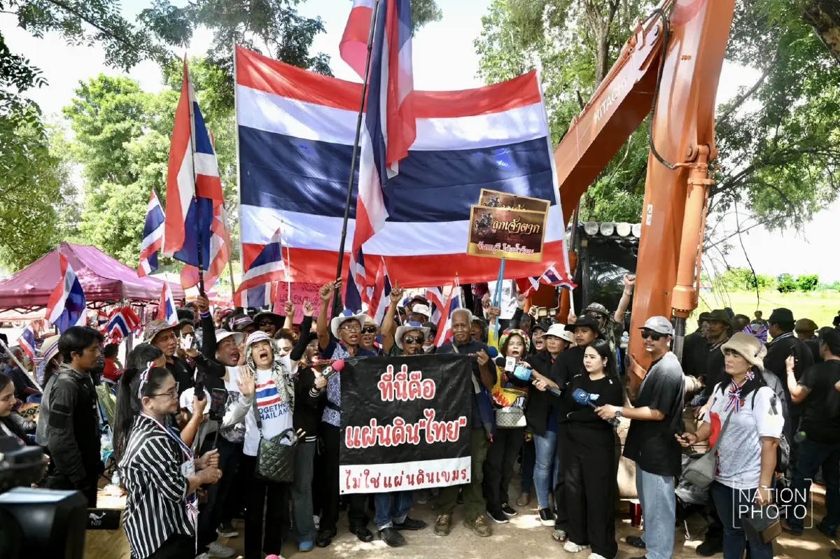 'วีระ' นำมวลชนฝ่าแนวกั้น 3 ชั้น ทวงคืนพื้นที่ไทย เจรจาก่อนปล่อยตัว