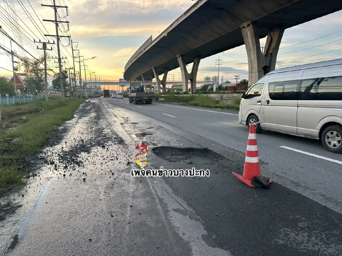 เช็กเส้นทาง ฝนตกหนัก ท่วมถนนบางนา-ตราด กม.48 น้ำเซาะ เป็นหลุมลึก