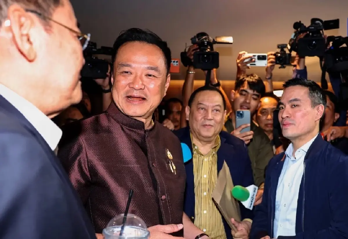 'อนุทิน' รับ'ภูมิใจดูด' เปิดตัว2ตระกูล'อรรณนพพร-รัตนเศรษฐ' -2ซุ้มรทสช.