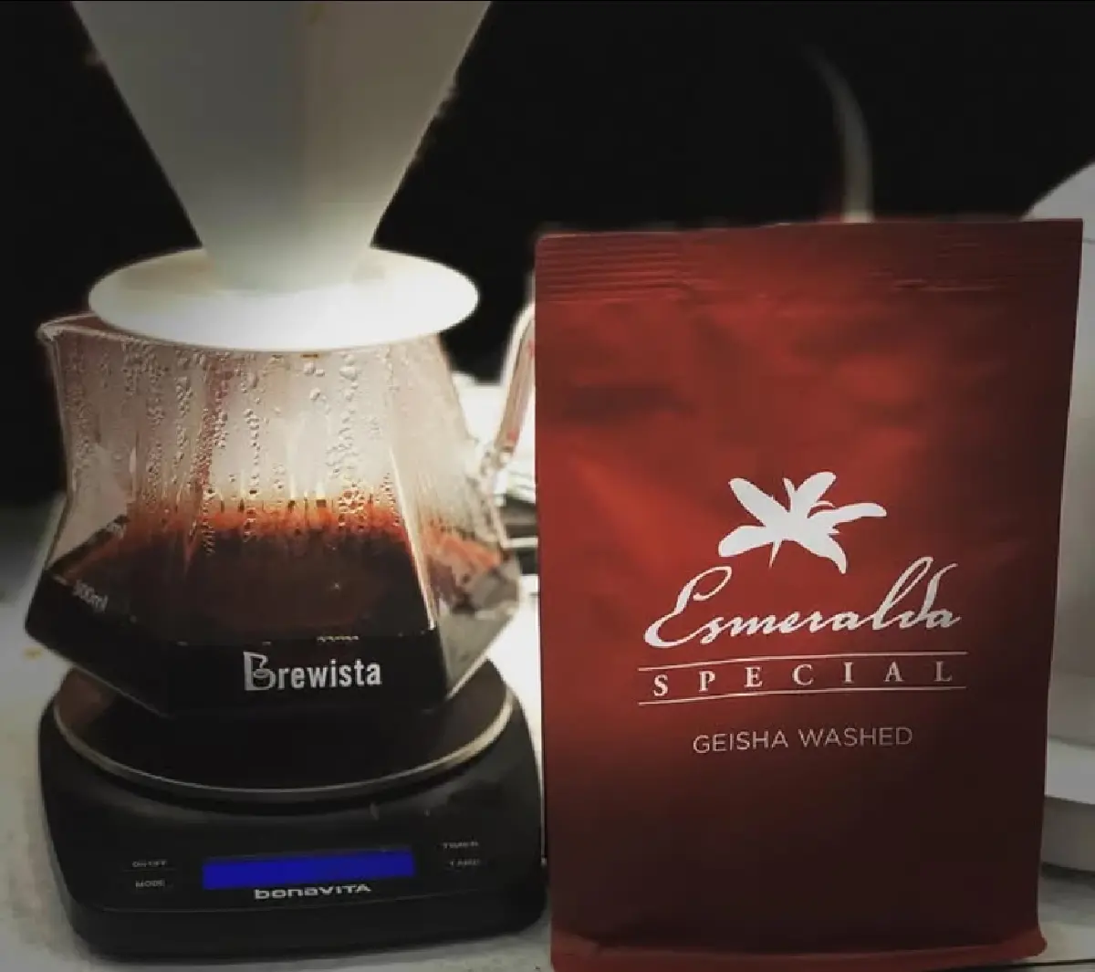 มีอึ้ง! ร้านกาแฟหรูดูไบ เสิร์ฟเกอิชาแก้วละ 2 หมื่น!