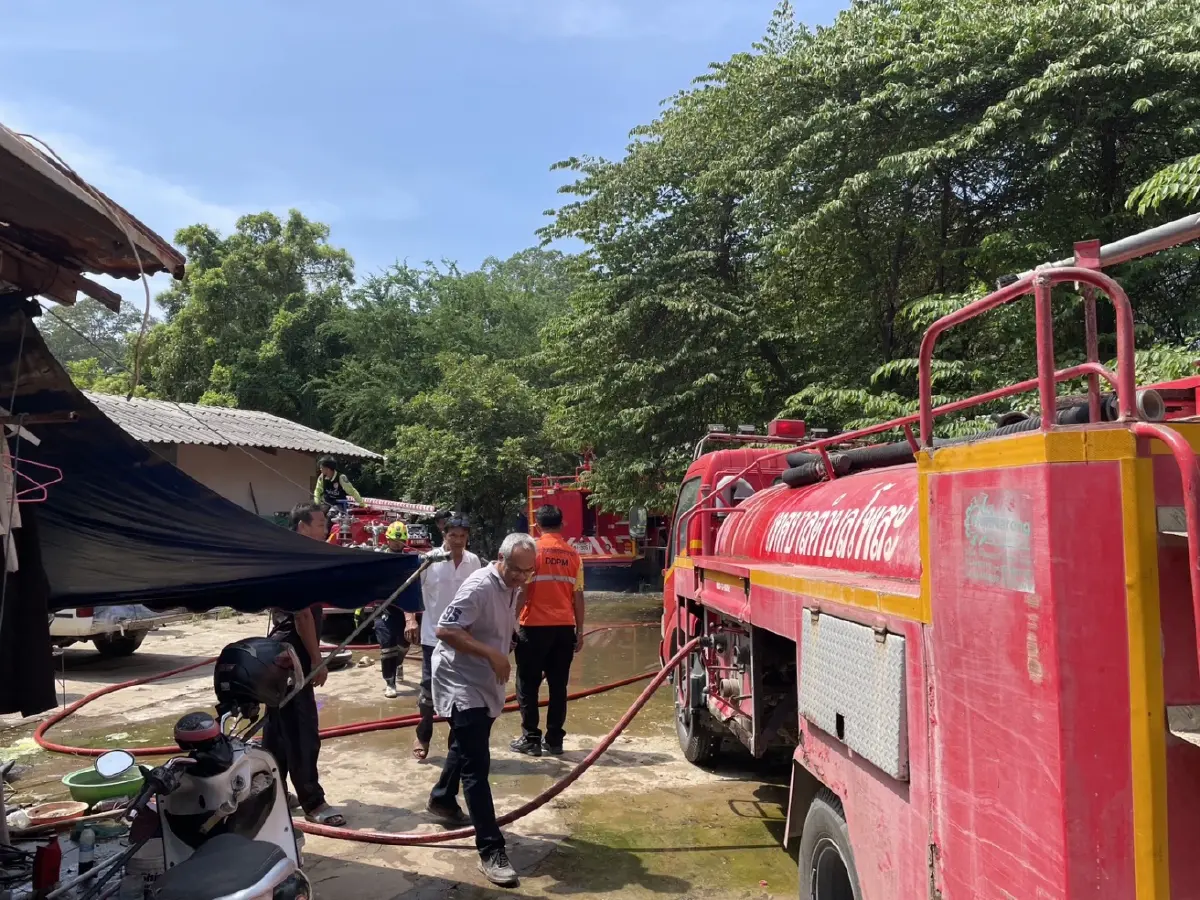 ด่วน โรงทำพลุระเบิด ในต.โพสะ จ.อ่างทอง อพยพวุ่น ระเบิดต่อเนื่อง