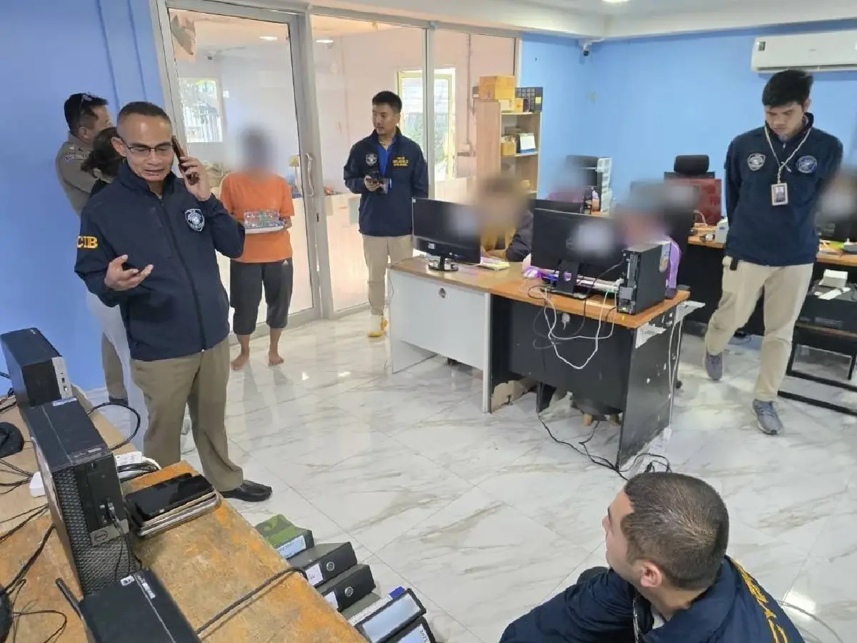 ส่งพัสดุหลอกเก็บเงิน 2 หมื่นชิ้น บุกโกดัง ยึดทรัพย์-หมายจับอื้อ