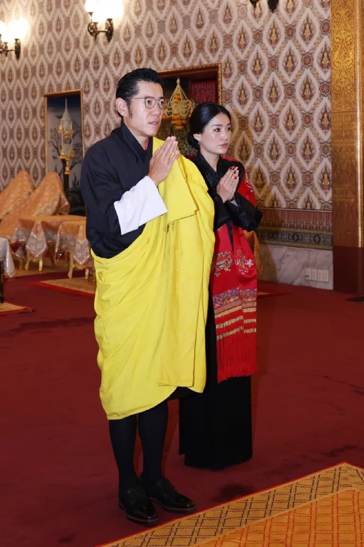 สมเด็จพระราชาธิบดี-สมเด็จพระราชินี ภูฏาน ทรงวางพวงมาลาถวายราชสักการะพระบรมศพ พระบรมราชชนนีพันปีหลวง