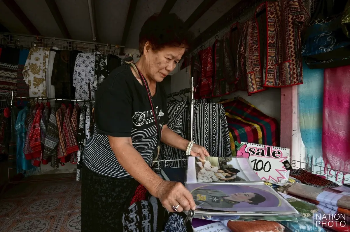 เจ้าของร้านของที่ระลึกภูพิงฯ เปิดภาพสะสม น้อมรำลึกในพระมหากรุณาธิคุณ