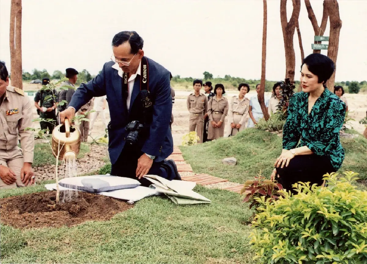 พระราชกรณียกิจ สมเด็จพระนางเจ้าสิริกิติ์ฯ พระราชชนนีพันปีหลวง แม่ของแผ่นดิน