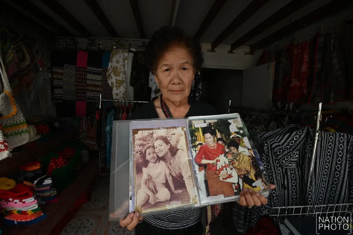 เจ้าของร้านของที่ระลึกภูพิงฯ เปิดภาพสะสม น้อมรำลึกในพระมหากรุณาธิคุณ