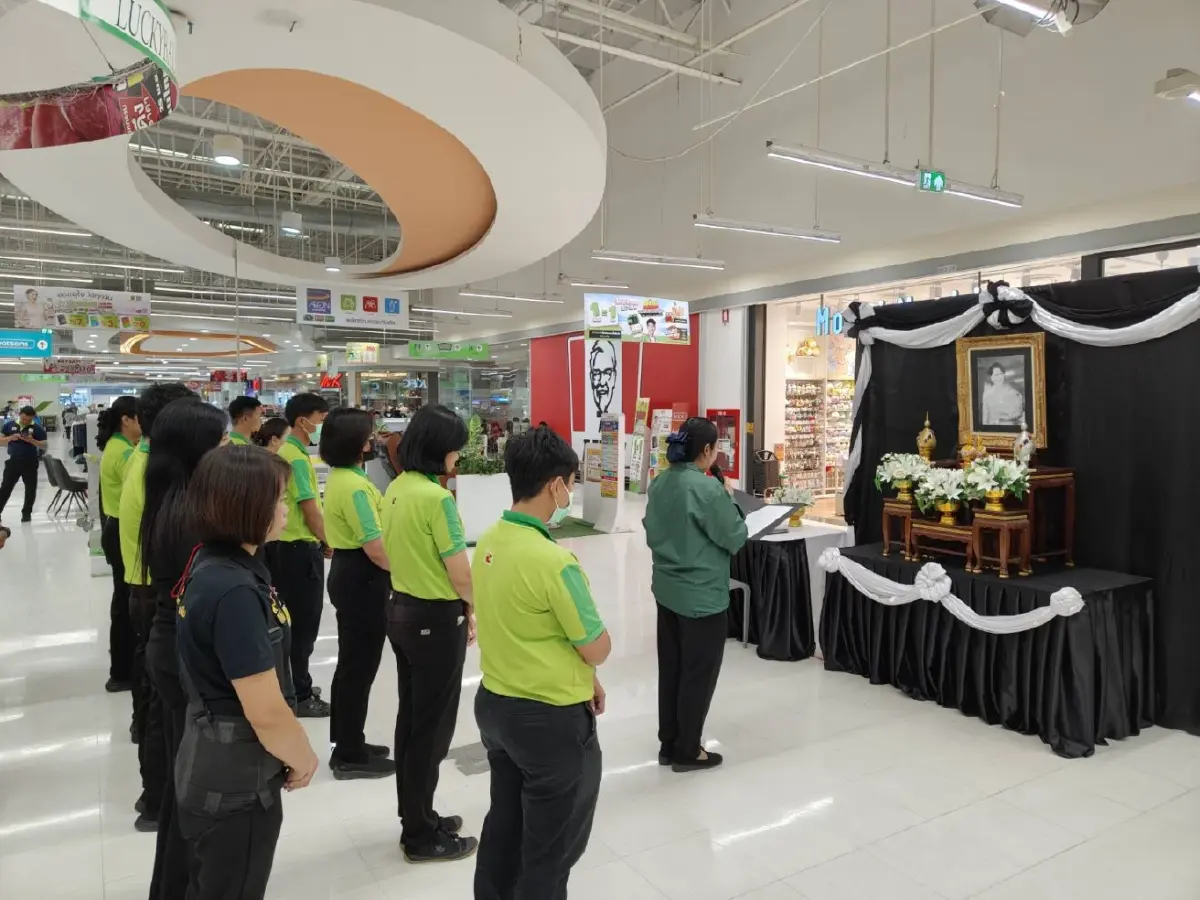 กลุ่มบีเจซี บิ๊กซี ร่วมถวายความอาลัย สมเด็จพระพันปีหลวง