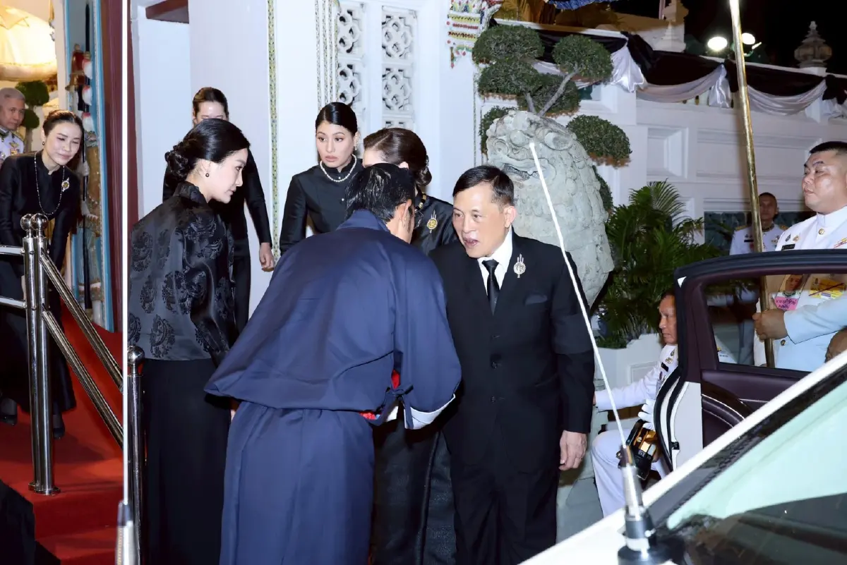 ในหลวง-พระราชินี เสด็จฯ ในการพระพิธีธรรมสวดพระอภิธรรมพระบรมศพ สมเด็จพระพันปีหลวง