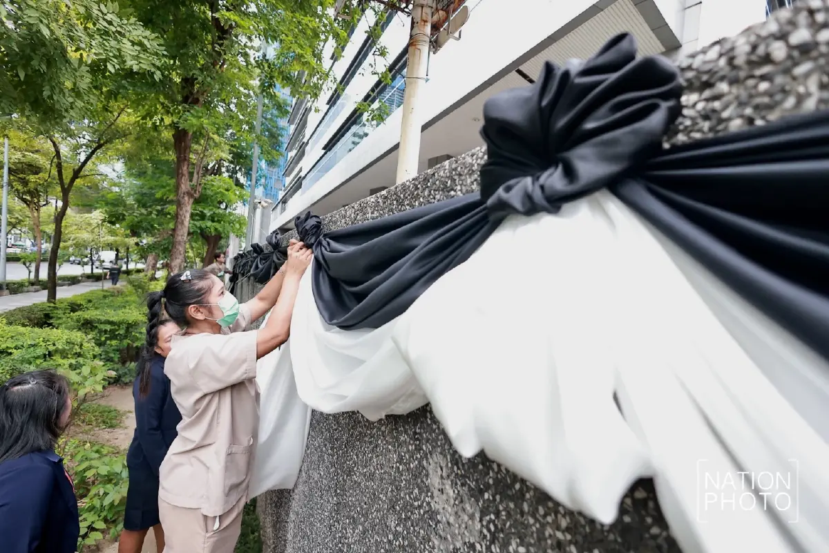 พสกนิกรทั่วสารทิศร่วมแสดงความอาลัย 'สมเด็จพระพันปีหลวง' ที่ รพ.จุฬาลงกรณ์