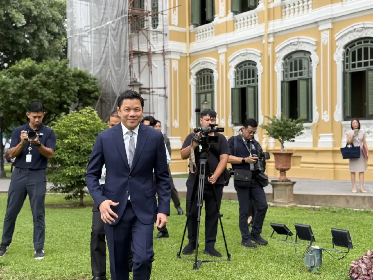 “วิทัย รัตนากร“ ผู้ว่าแบงก์ชาติลำดับที่ 25 เข้าสักการะสิ่งศักดิ์สิทธิ์ ณ วังบางขุนพรหม