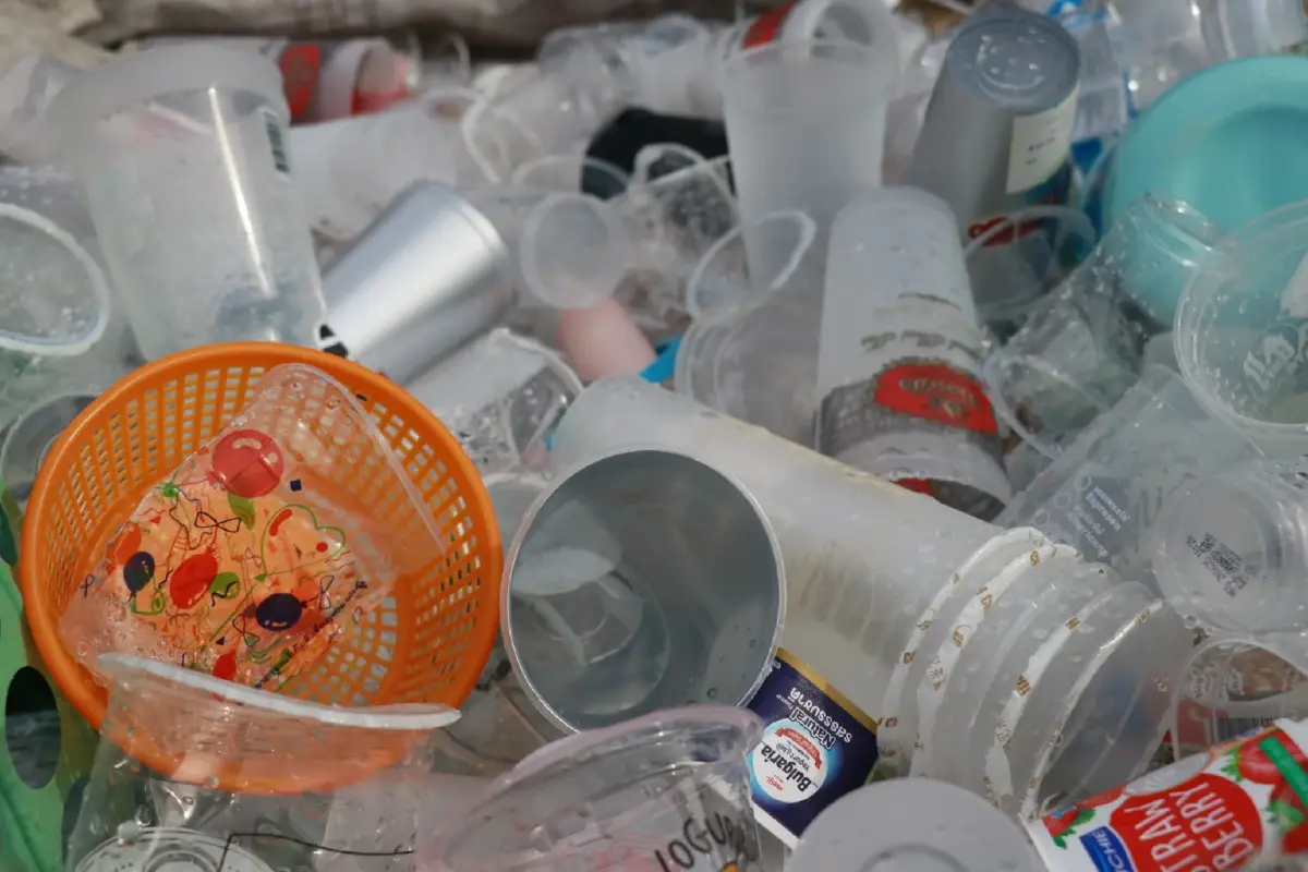 แยกขยะแล้วไปไหน? บทพิสูจน์ 'ไม่เทรวม' ลดขยะฝังกลบ ยกระดับชีวิตชุมชน