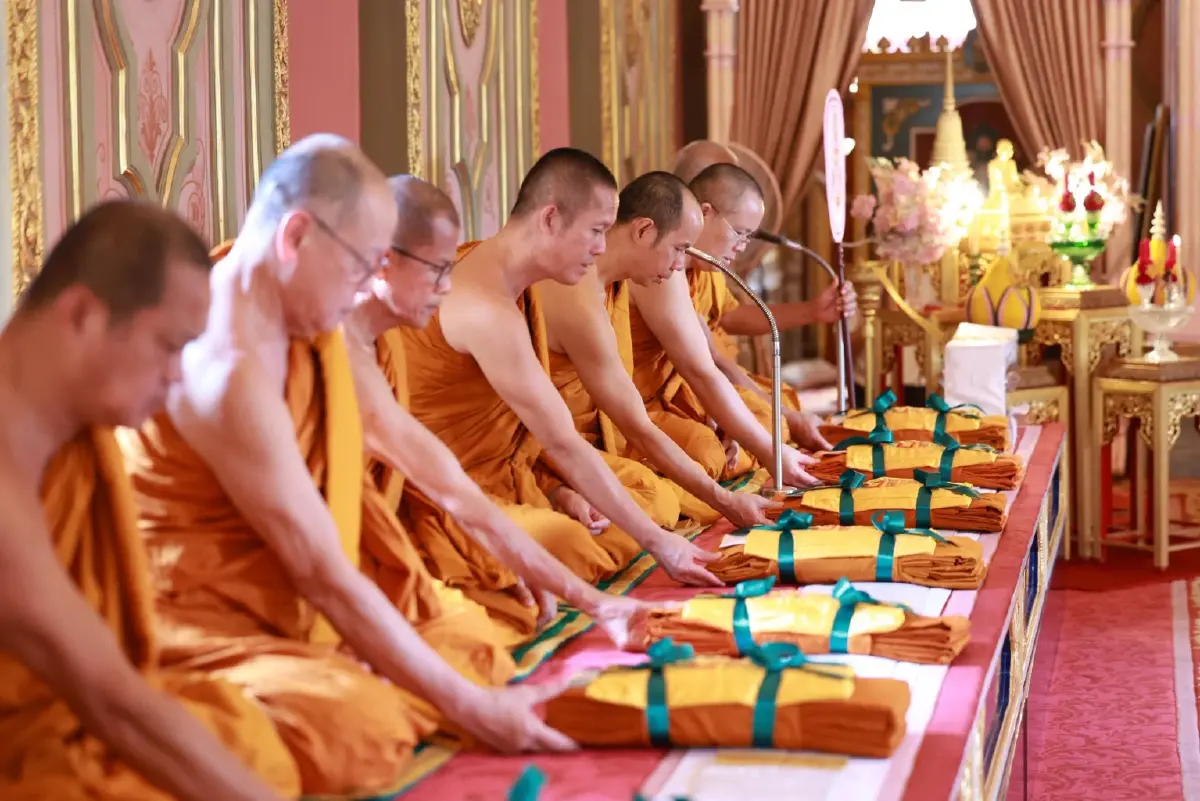 สมเด็จพระสังฆราช บำเพ็ญพระกุศลทรงสังฆทานอุทิศถวาย พระพันปีหลวง