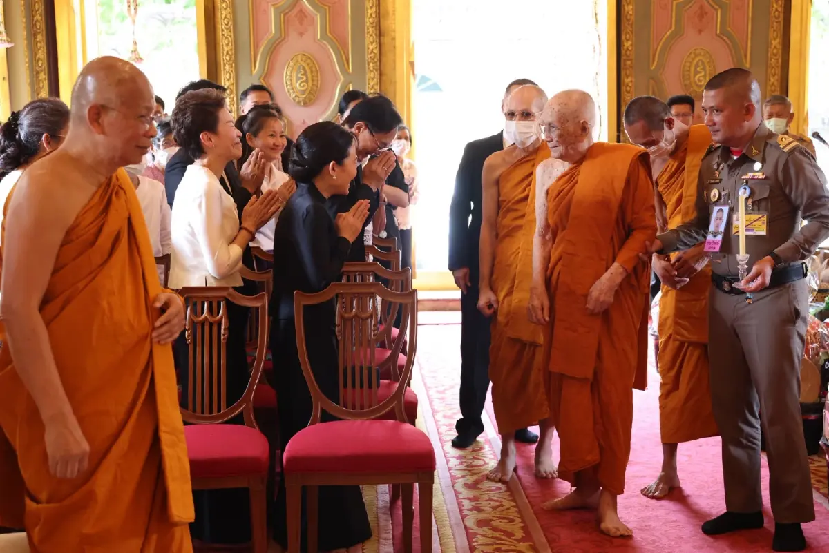 สมเด็จพระสังฆราช บำเพ็ญพระกุศลทรงสังฆทานอุทิศถวาย พระพันปีหลวง