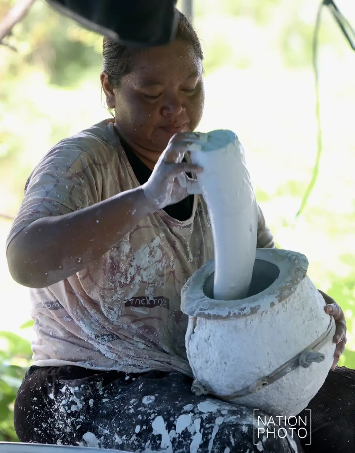 กระทบหนัก น้ำท่วม บ้านจิกสามร้อย จ.พิจิตร แหล่งผลิตกระปุกออมสินรายใหญ่