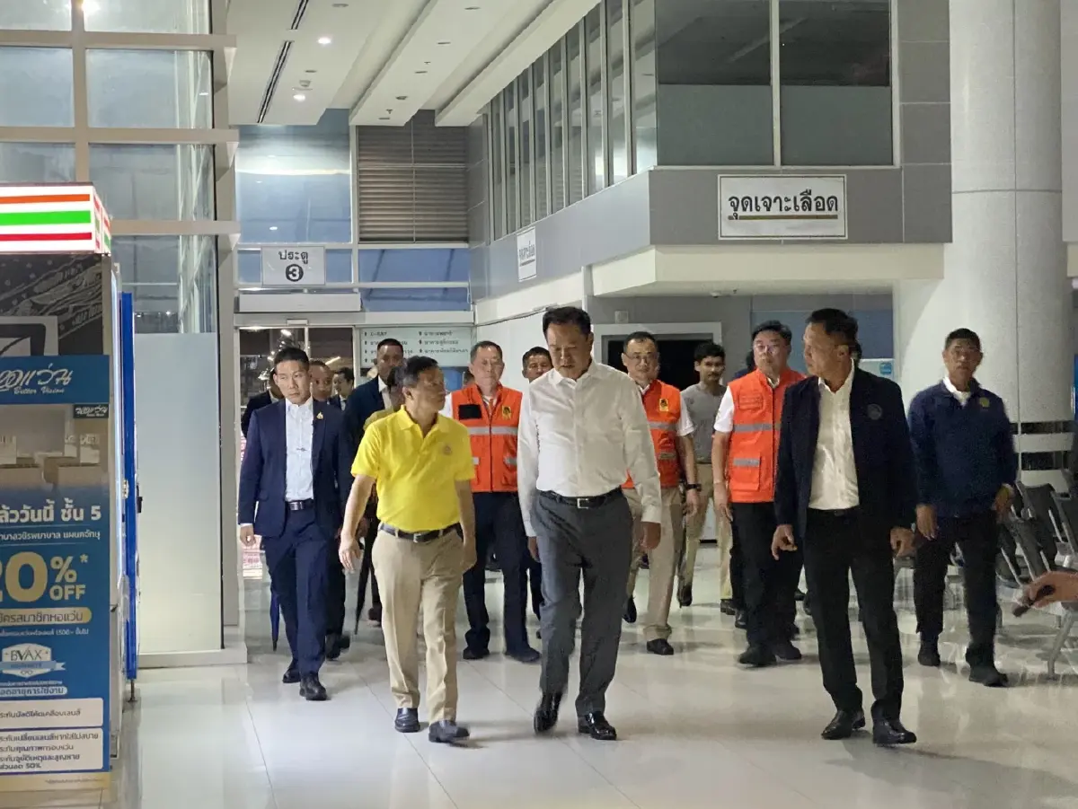 อนุทิน บุกตรวจถนนสามเสนทรุด ลงเดินได้ ย้ำต้องปลอดภัย ก่อนเปิดใช้