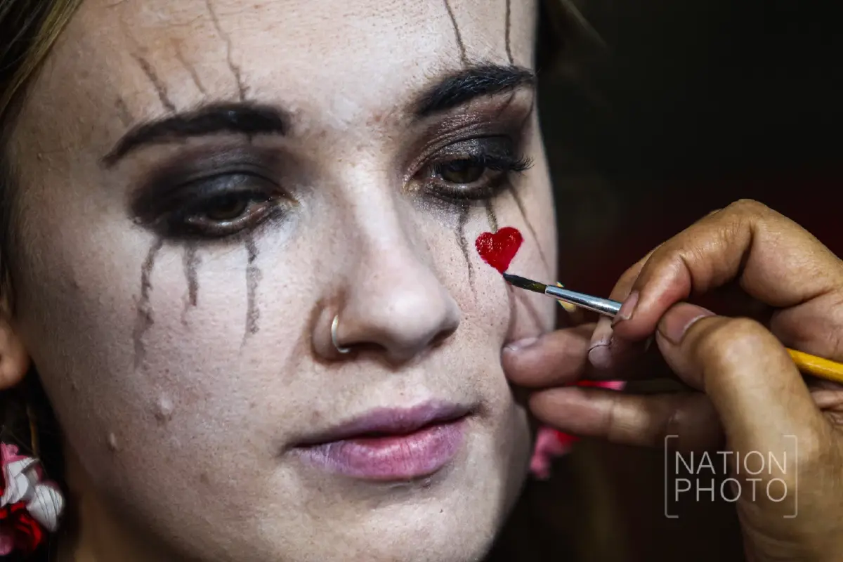 สุดหลอน ฮาโลวีนถนนข้าวสาร นักท่องเที่ยวคึกคัก แม้งดพาเหรด-ลดเสียงเพลง