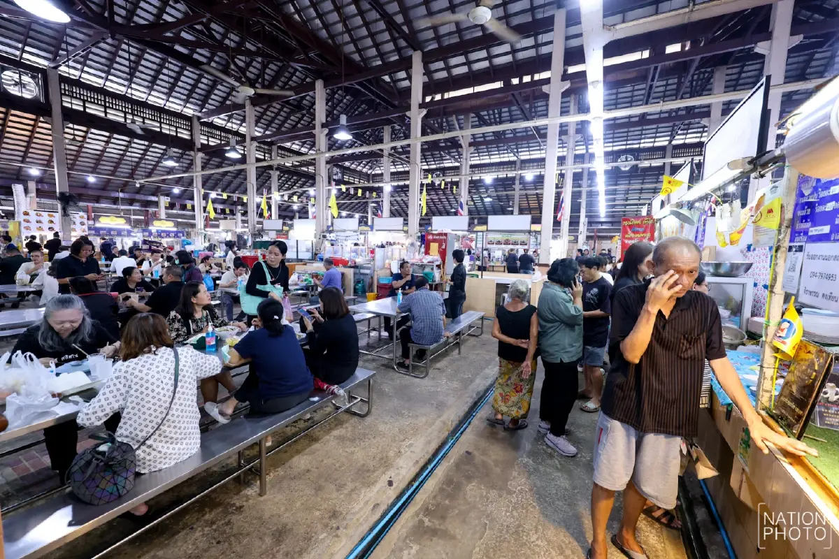 'คนละครึ่ง' วันแรก เป็นไงบ้าง เปิดภาพประชาชน-ร้านค้าใช้สิทธิ์