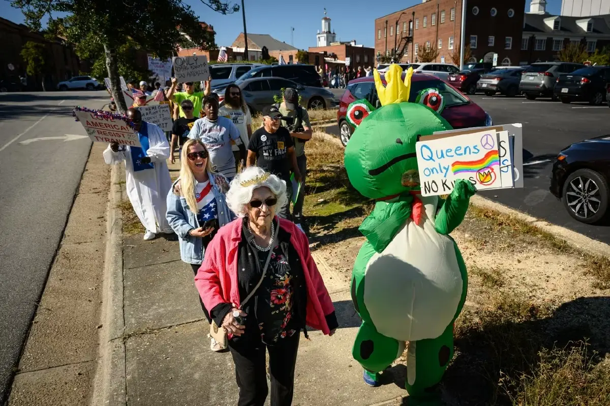 ‘ทรัมป์’ เผชิญหน้าม็อบ ‘โน คิงส์’ ราว 7 ล้านคนจาก 50 รัฐทั่วสหรัฐ