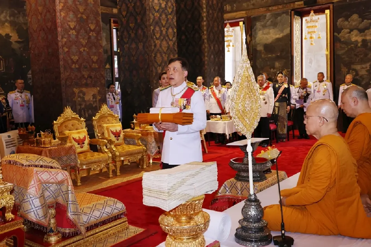 ในหลวง-พระราชินี ทรงบำเพ็ญพระราชกุศลถวายผ้าพระกฐิน ประจำปี 2568 วัดบวรฯ - วัดสุทัศน์