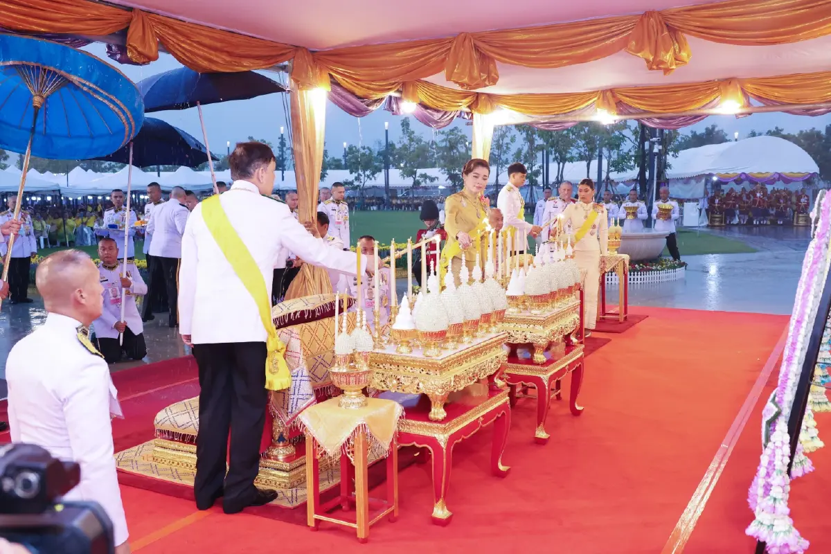 ในหลวง - พระราชินี ทรงบำเพ็ญพระราชกุศล เนื่องในวันนวมินทรมหาราช 2568