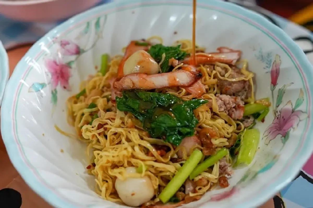 ‘10 ร้านก๋วยเตี๋ยว’ แสนอร่อย สุดประทับใจ ‘หมูหวานชวนชิม’