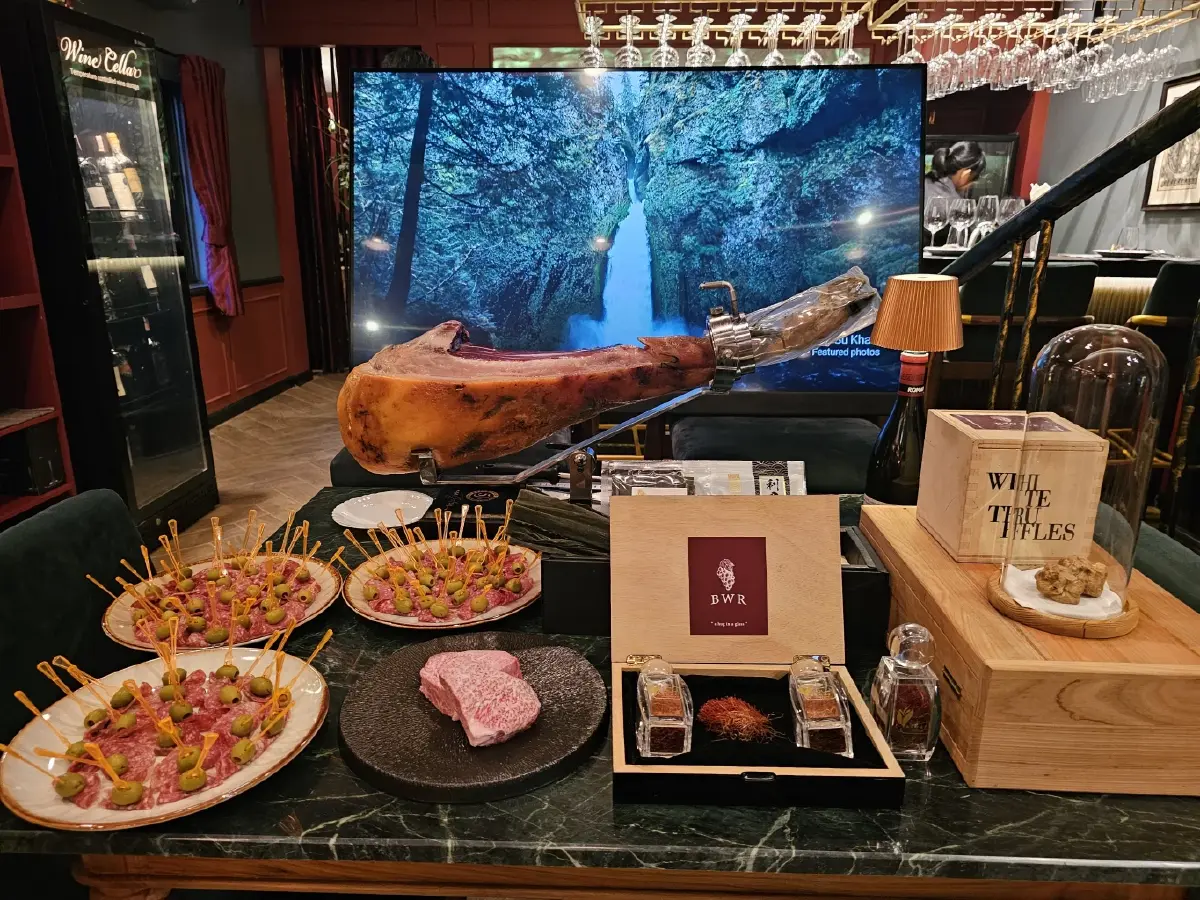 ‘5 จานอร่อย’ จาก 5 ทวีป ฉลอง 5 ปี ‘Bangkok Wine Room’ รามอินทรา 36