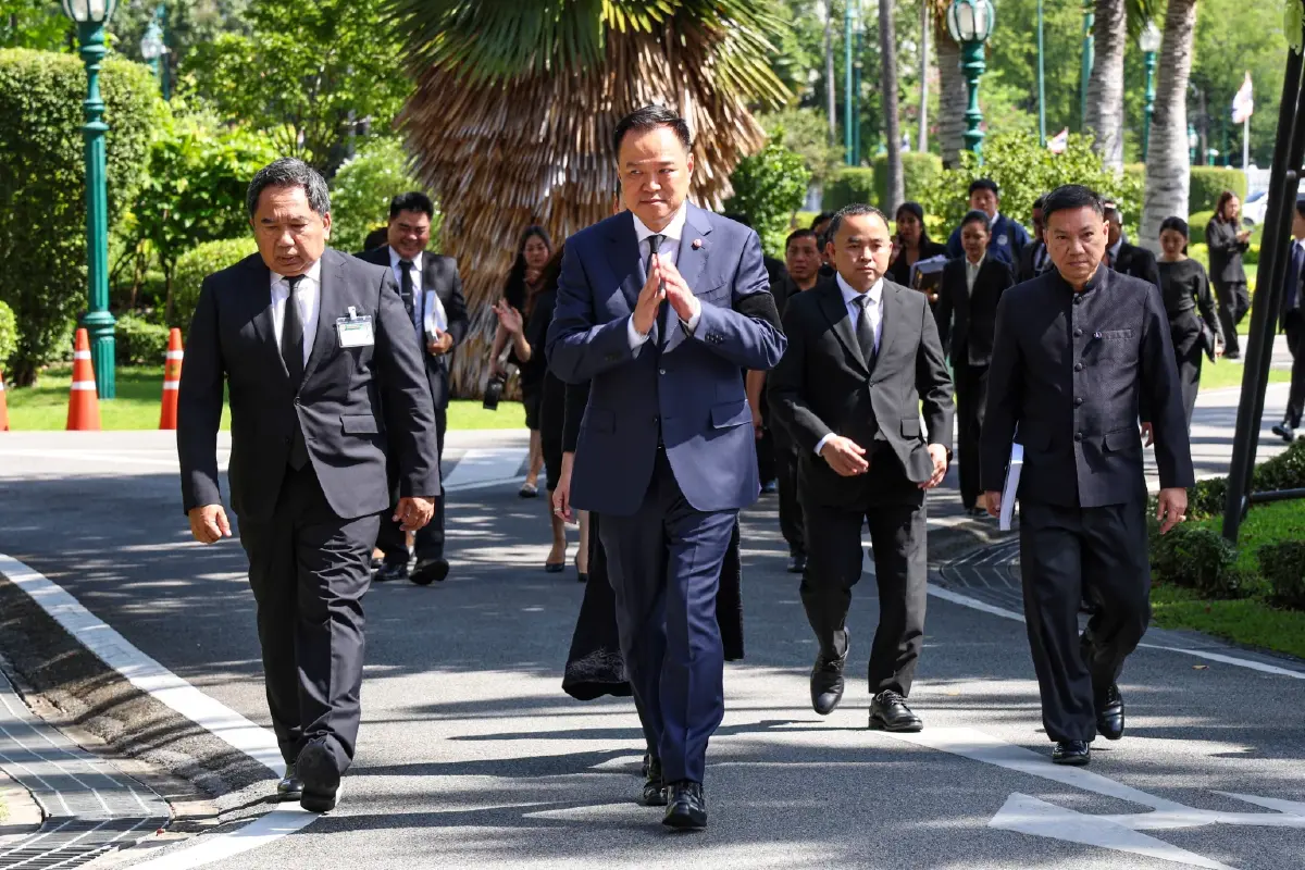 ภาพชุด บรรยากาศ ประชุม ครม. นัดพิเศษ วางกรอบจัดงานพระบรมศพ พระพันปีหลวง
