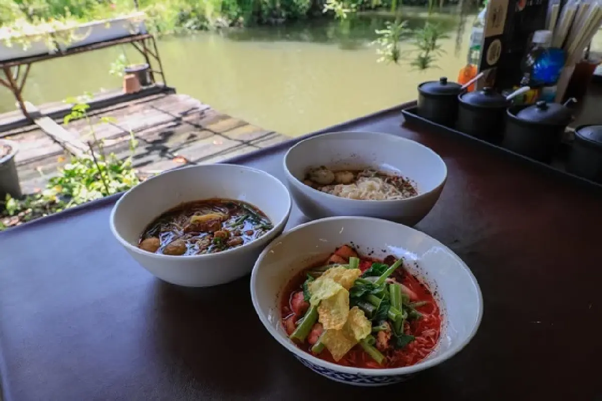 ‘10 ร้านก๋วยเตี๋ยว’ แสนอร่อย สุดประทับใจ ‘หมูหวานชวนชิม’