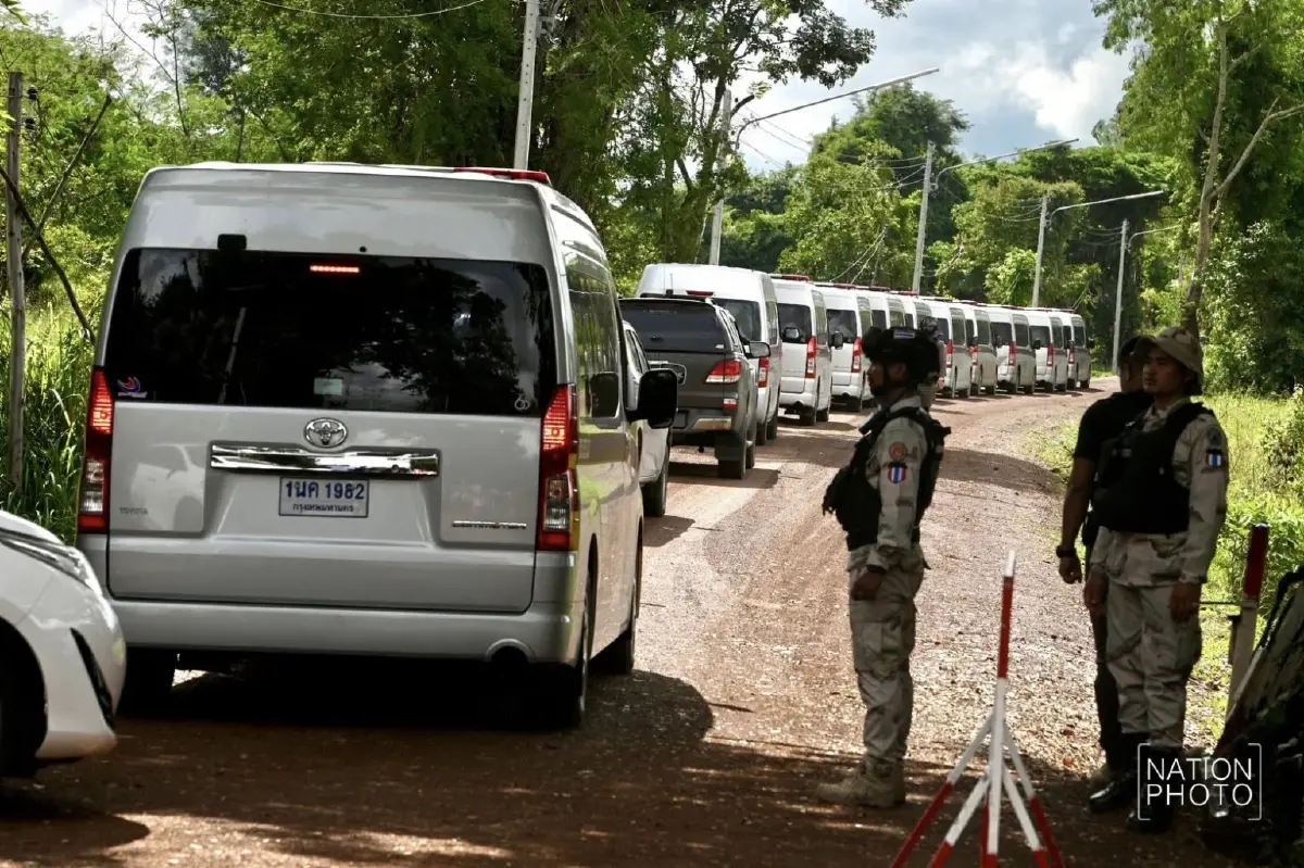 'วีระ' นำทีมเครื่องจักรเข้าพื้นที่ 'บ้านหนองจาน' ตำรวจตรึงกำลัง