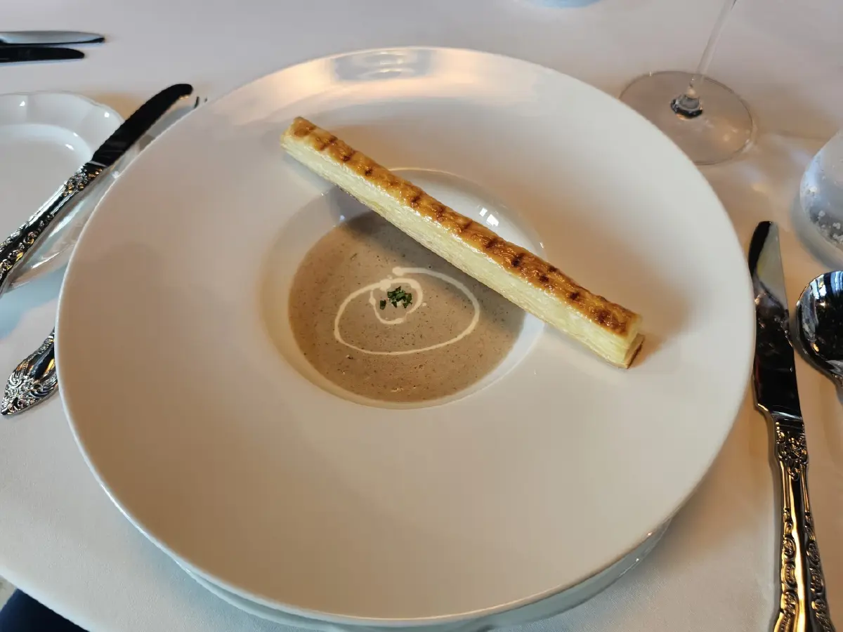 ‘Maison Mystique’ พระราชวัง แห่งจินตนาการ ท่ามกลางขุนเขา