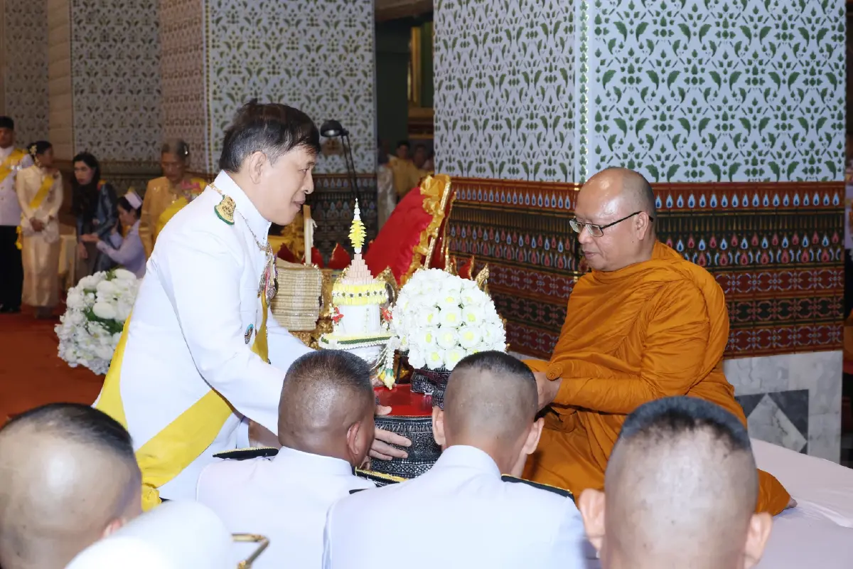 ในหลวง - พระราชินี ทรงบำเพ็ญพระราชกุศล เนื่องในวันนวมินทรมหาราช 2568