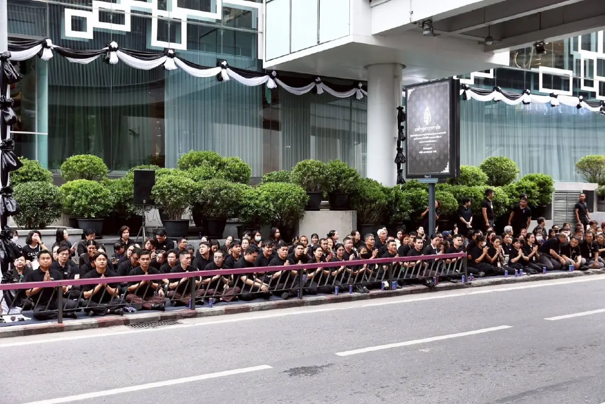 กลุ่มบริษัทสยามพิวรรธน์ร่วมถวายอาลัยสมเด็จพระบรมราชชนนีพันปีหลวง 