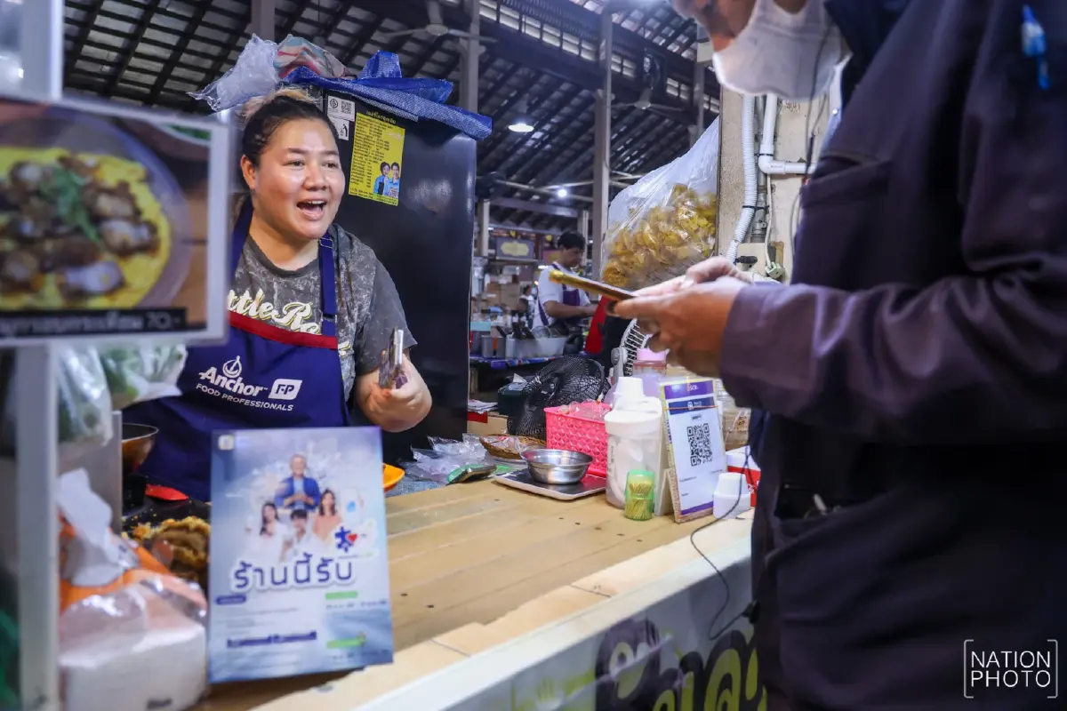 'คนละครึ่ง' วันแรก เป็นไงบ้าง เปิดภาพประชาชน-ร้านค้าใช้สิทธิ์