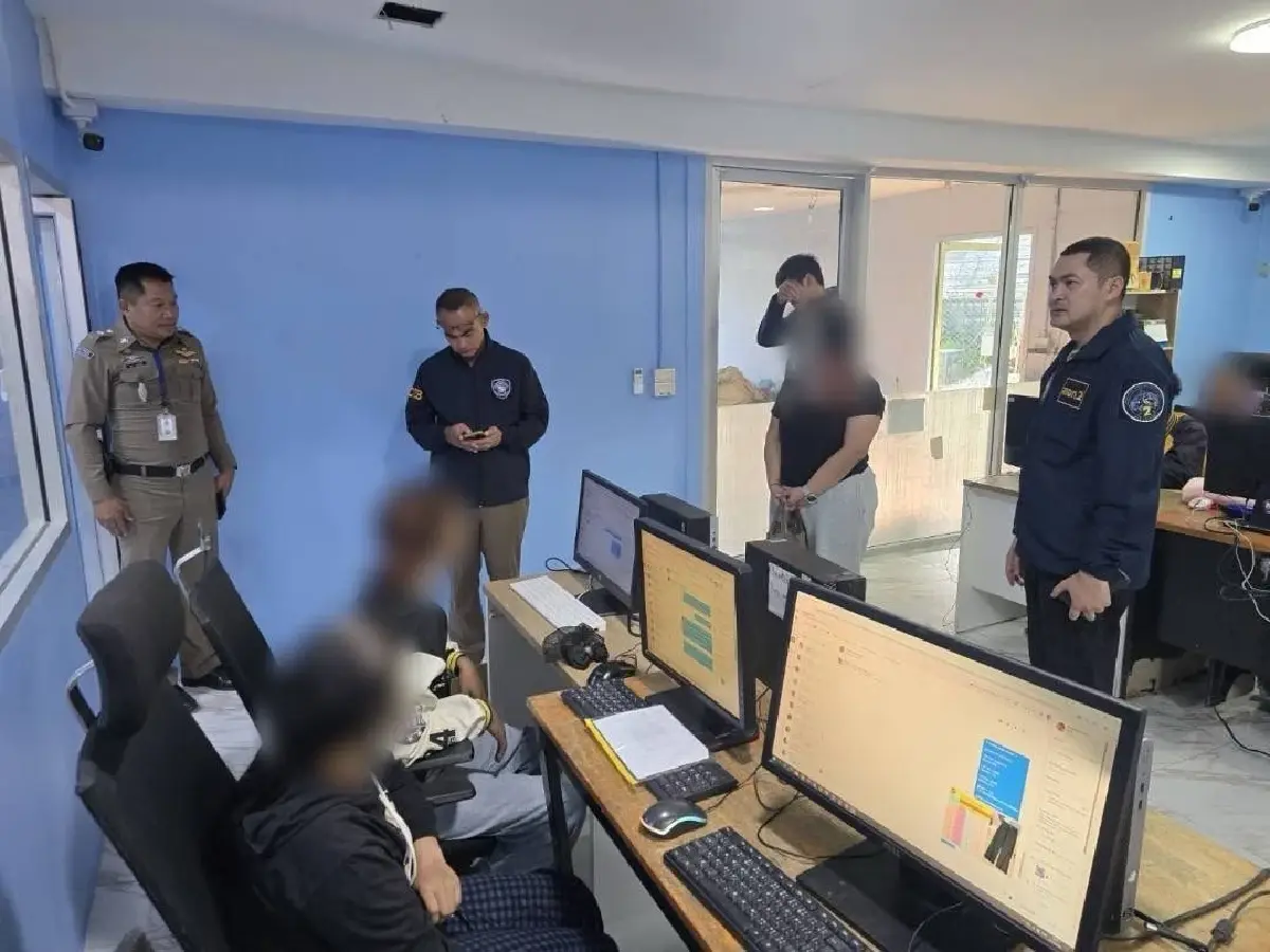 ส่งพัสดุหลอกเก็บเงิน 2 หมื่นชิ้น บุกโกดัง ยึดทรัพย์-หมายจับอื้อ